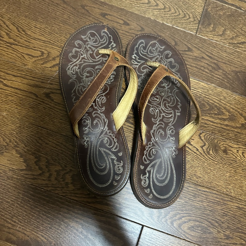 OluKai Brown and Tan Paisley Sandals